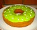 Ringkuchen mit grüner Glasur mit Monsteraugen 